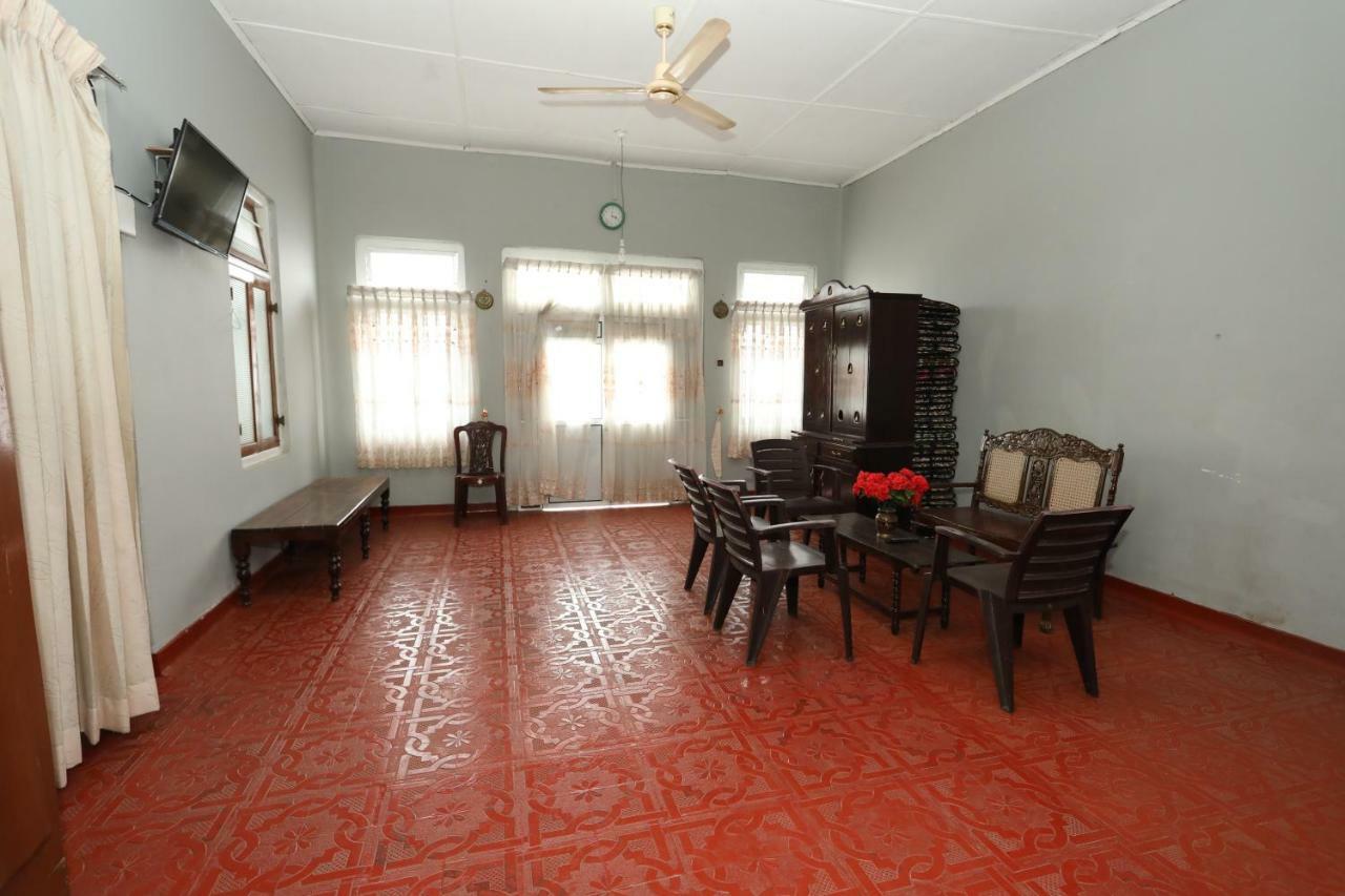 Jaffna Premier Inn Bagian luar foto